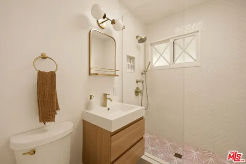 $1,095,000 | 5131 Tendilla Avenue, Woodland Hills, CA 91364