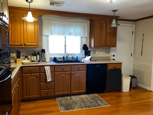 $3,650 | 3 Old Field Road, West Hartford, CT 06117