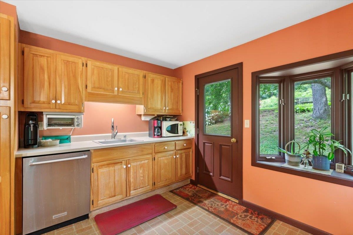 224 Burrington Road Pownal, VT 05261 - Photo 10 of 34