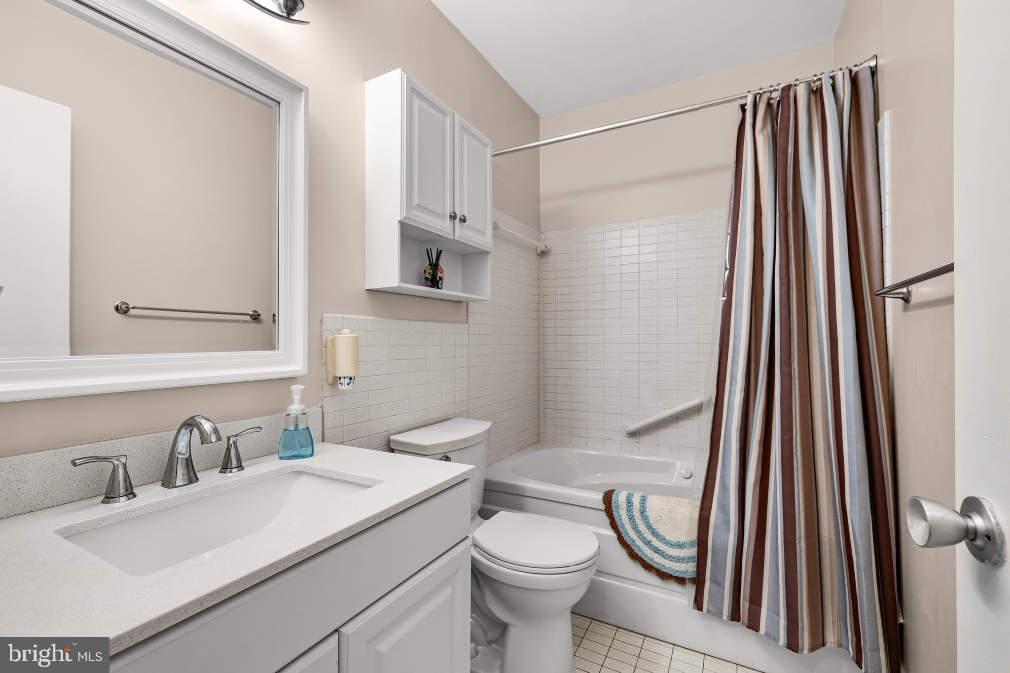 11 Hamill Road, Unit 11E Baltimore, MD 21210 - Photo 25 of 32 Full Bathroom 2