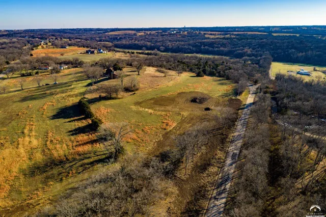 $92,500 | 1150 Southeast Stanley Road, Tecumseh, KS 66542