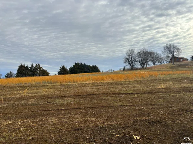 $92,500 | 1150 Southeast Stanley Road, Tecumseh, KS 66542