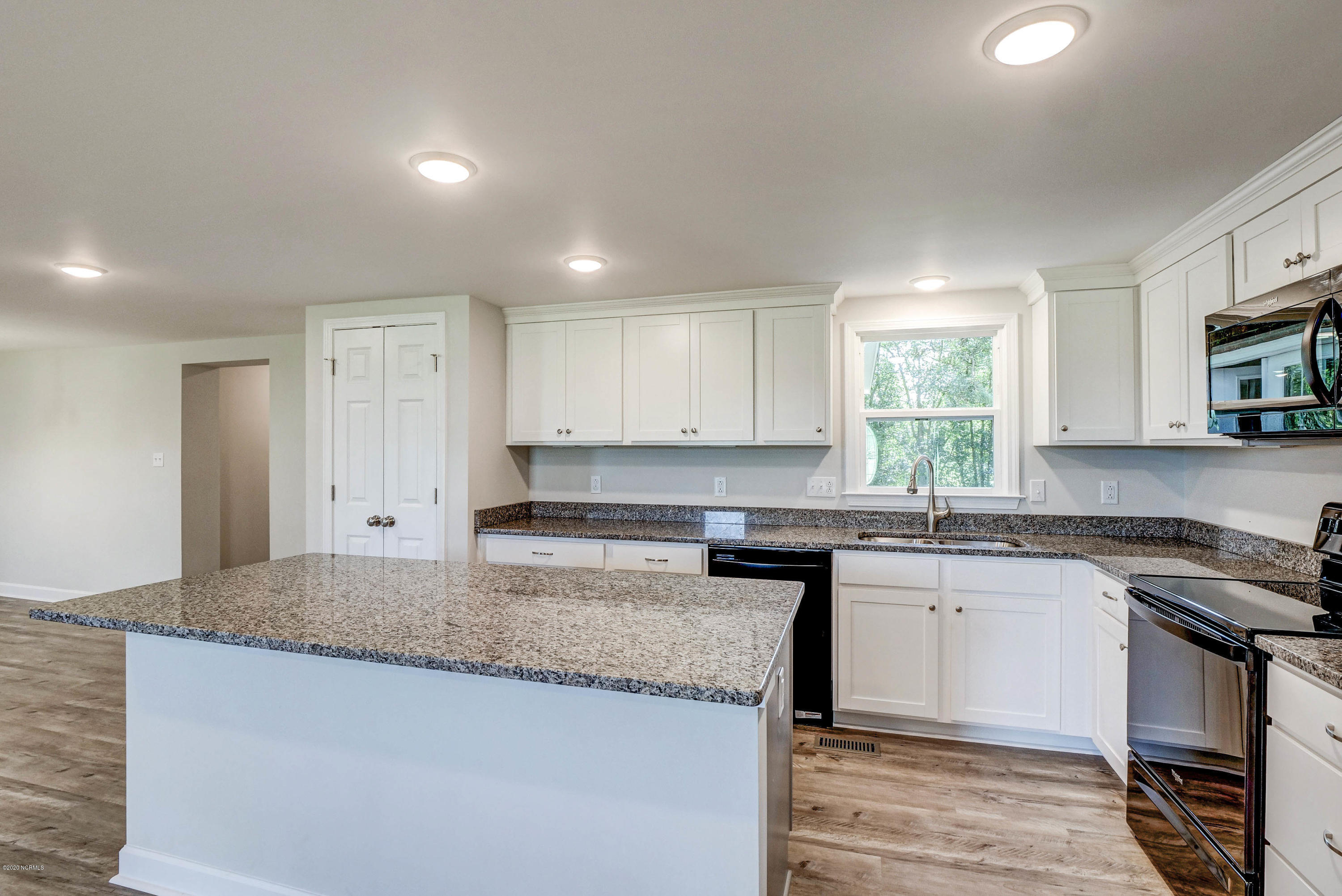 148 Sand Ridge Road Beulaville, NC 28518 - Photo 10 of 31 Kitchen