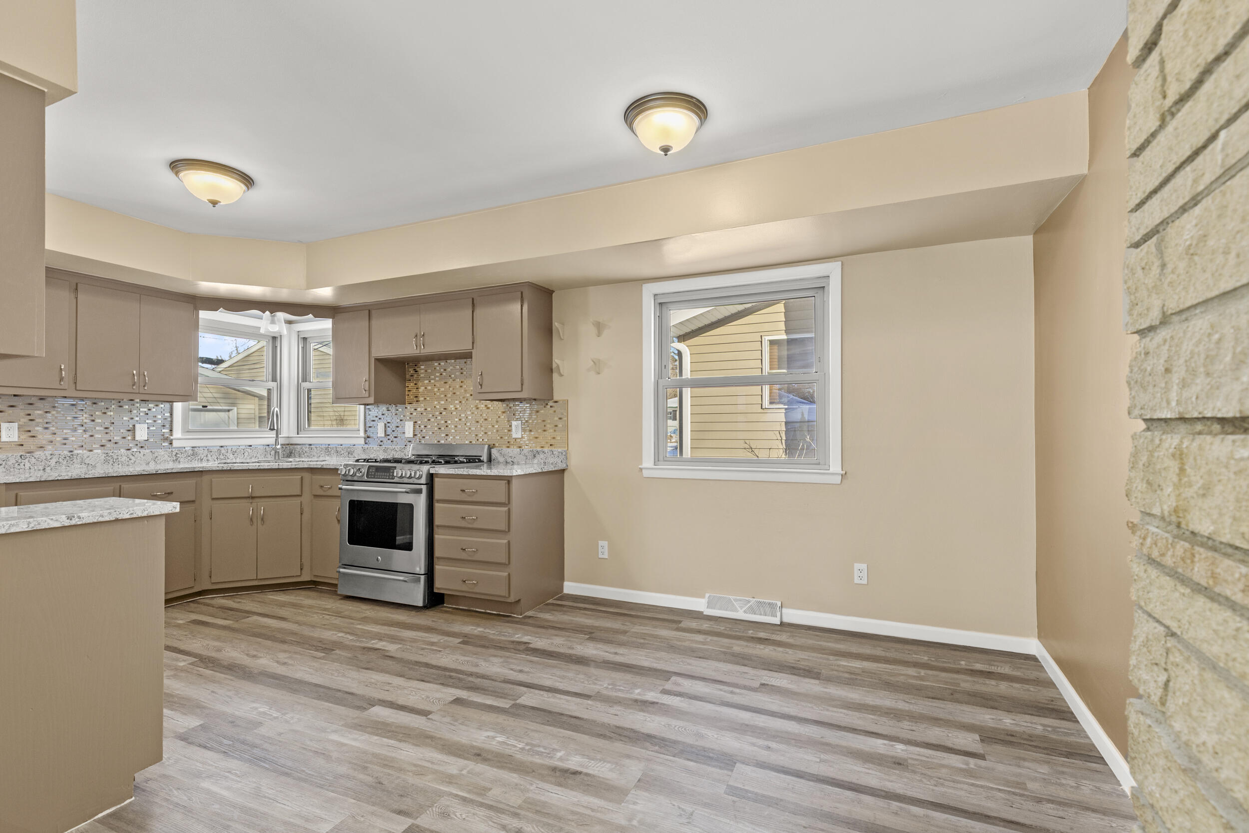 7140 North 48th Street Milwaukee, WI 53223 - Photo 8 of 28 Kitchen