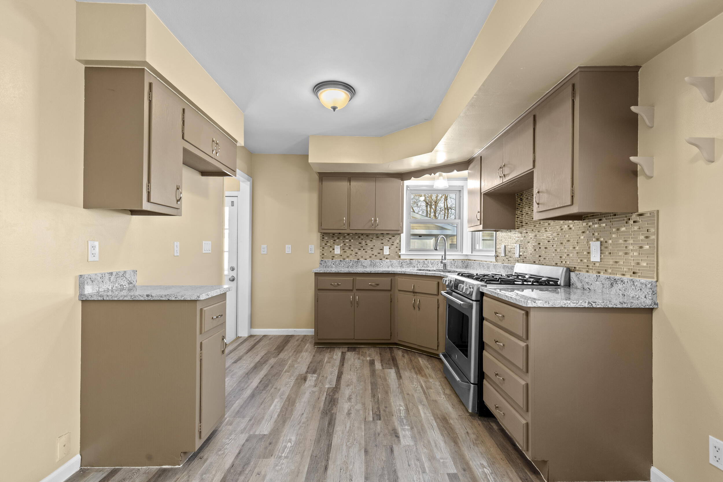 7140 North 48th Street Milwaukee, WI 53223 - Photo 9 of 28 Kitchen