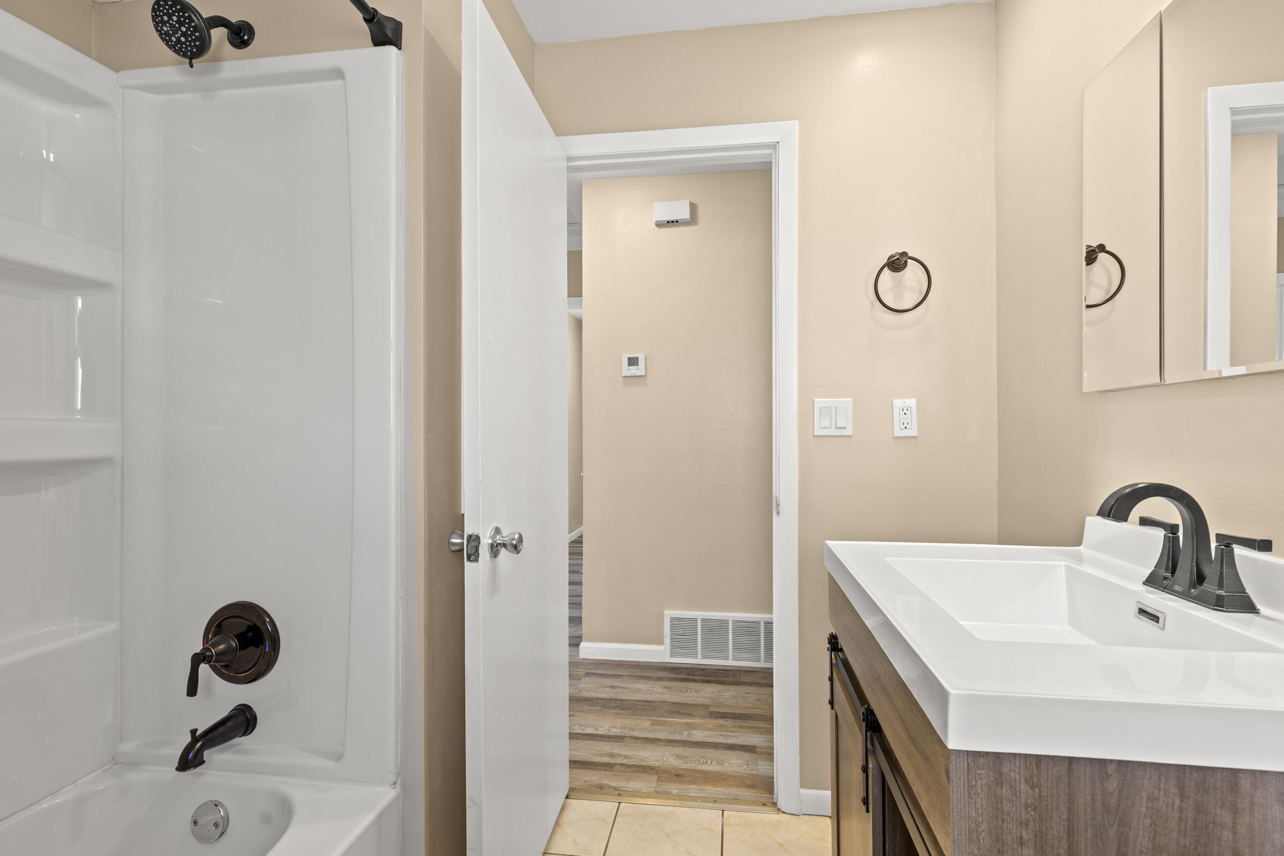 7140 North 48th Street Milwaukee, WI 53223 - Photo 20 of 28 Bathroom