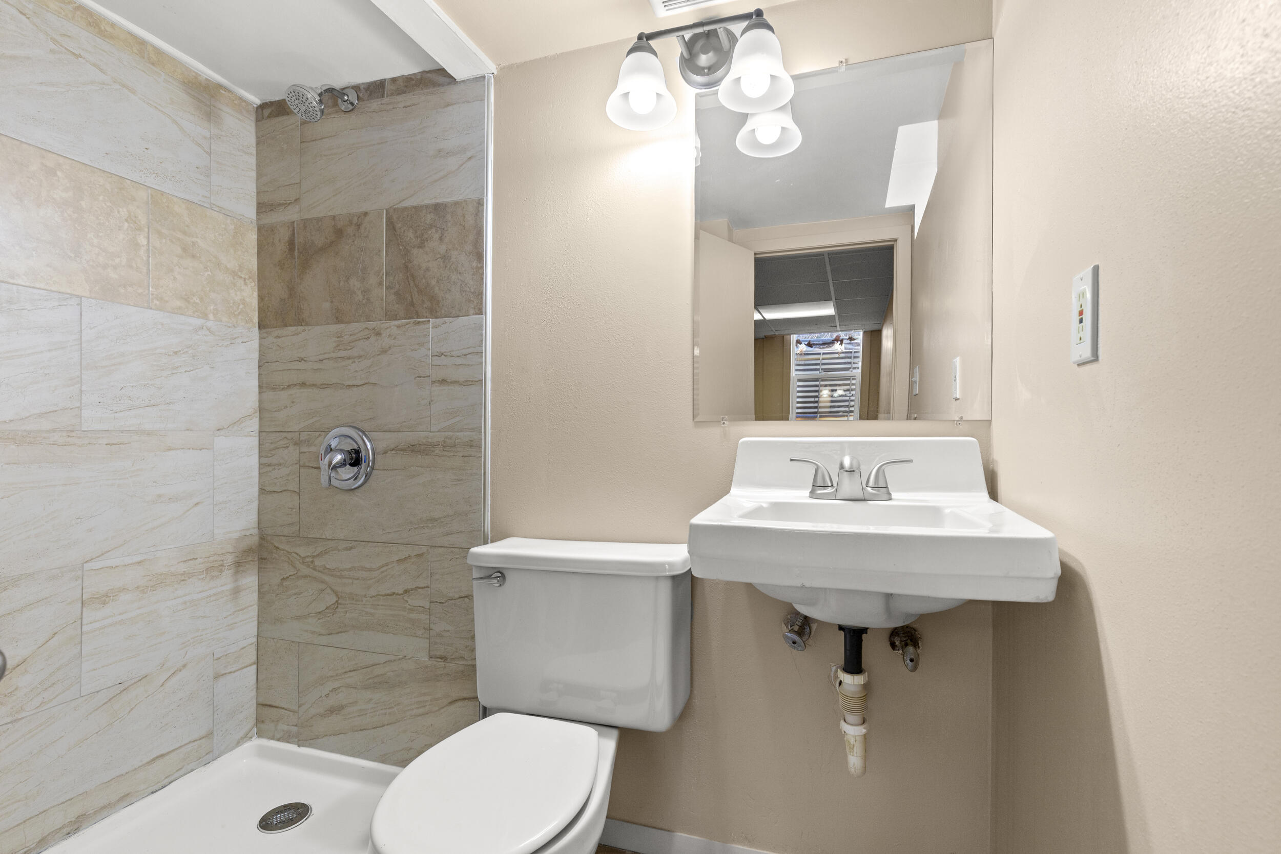 7140 North 48th Street Milwaukee, WI 53223 - Photo 22 of 28 Bathroom