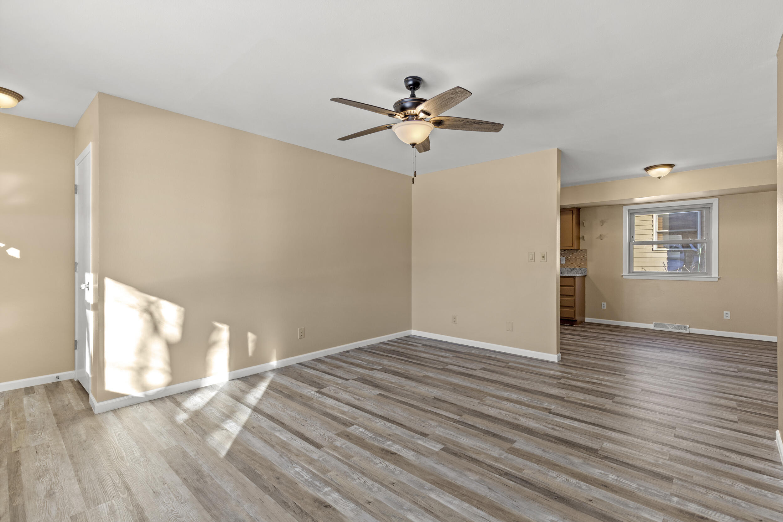 7140 North 48th Street Milwaukee, WI 53223 - Photo 3 of 28 Living Area