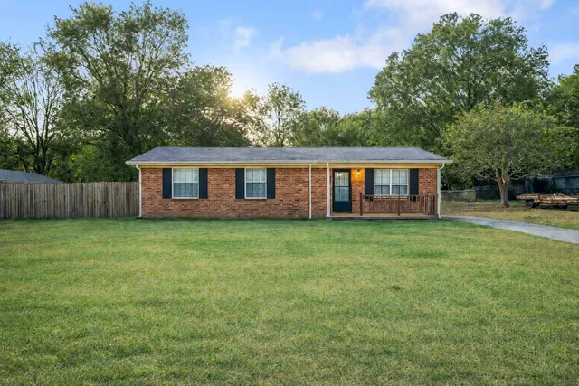 $1,450 | 554 Roselawn Drive, Clarksville, TN 37042