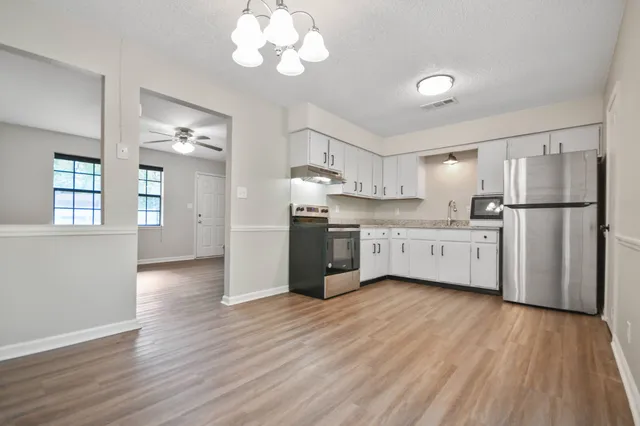 $1,450 | 554 Roselawn Drive, Clarksville, TN 37042