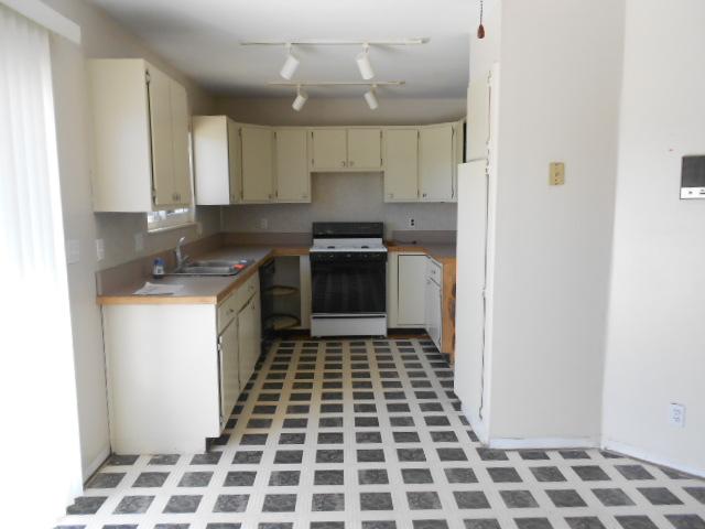 13707 Norman Road Yale, MI 48097 - Photo 18 of 19 31124743-17.JPG