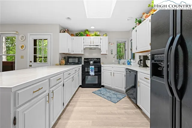 $489,000 | 137 Staghorn Hollow, Beech Mountain, NC 28604