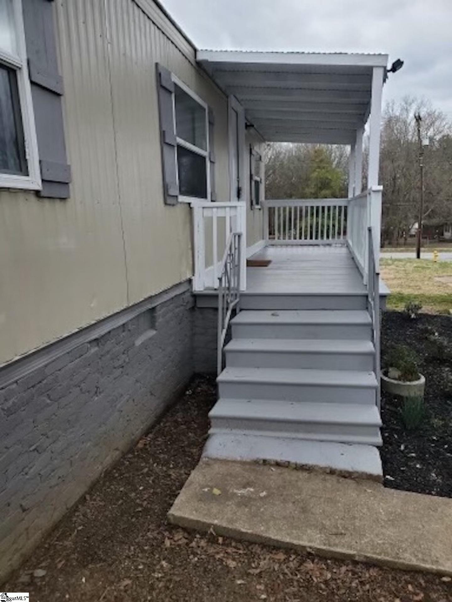 106 Jackson Street Gaffney, SC 29340 - Photo 4 of 8 Small Porch
