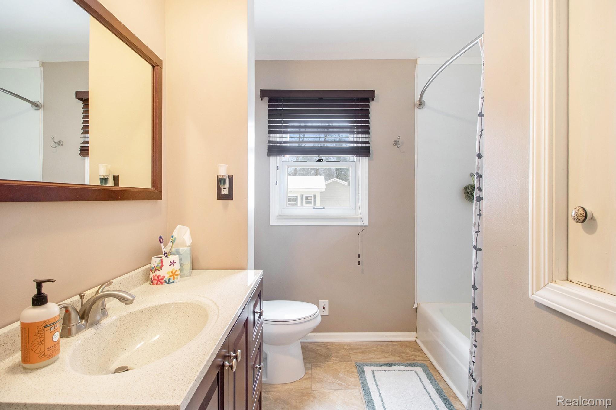 4450 Crosby Road Flint, MI 48506 - Photo 14 of 28 21.jpg