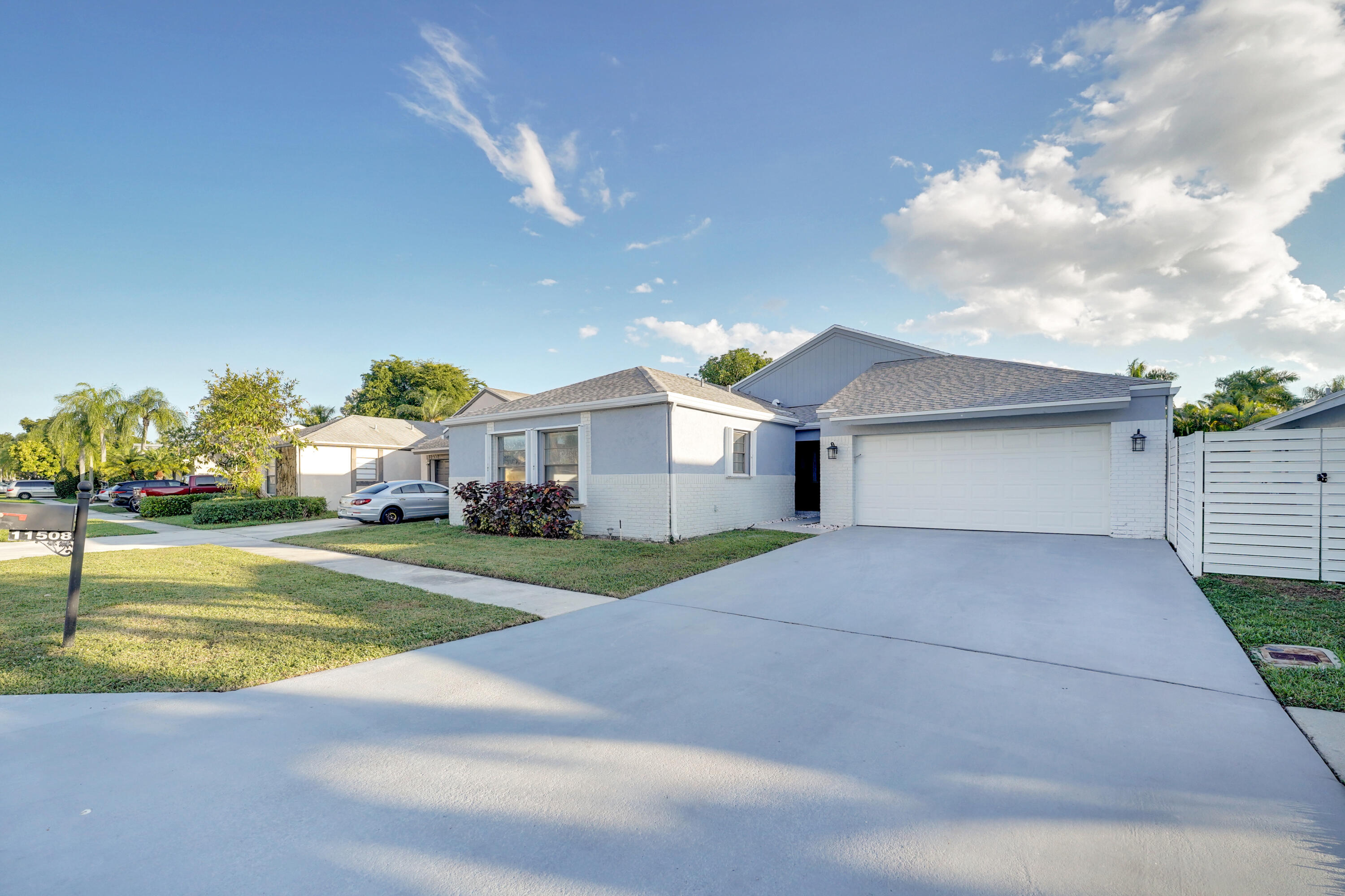 11508 Clear Creek Place Boca Raton, FL 33428 - Photo 5 of 26 DSC09393