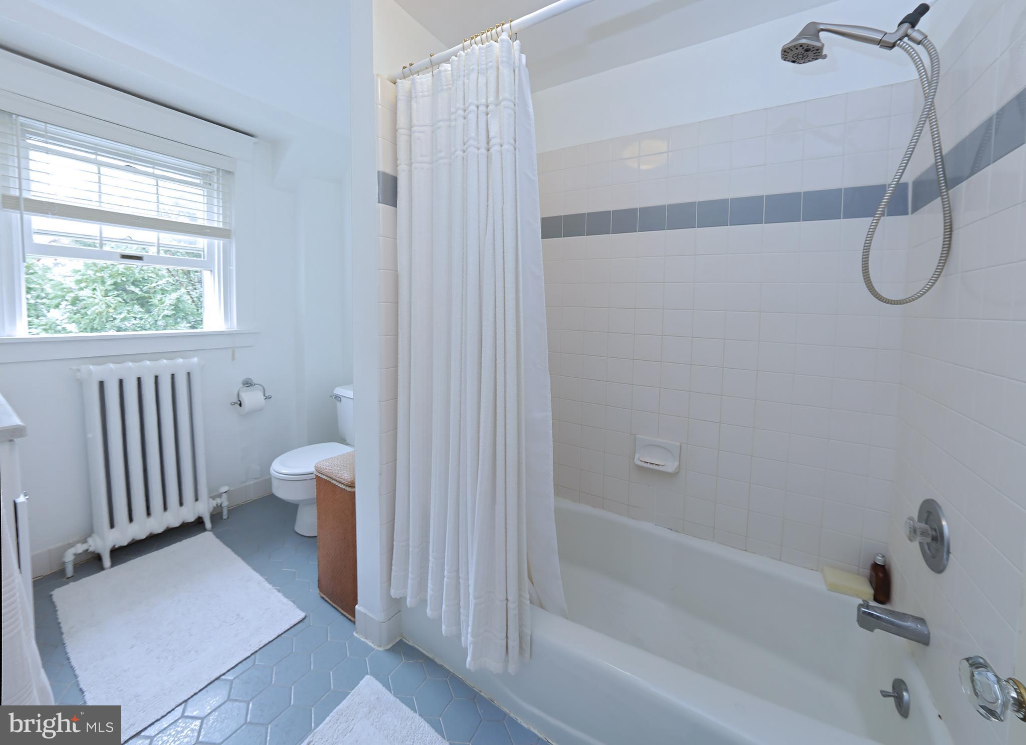 22 Eldon Road Lansdowne, PA 19050 - Photo 22 of 30 Full Bathroom on 2nd Floor