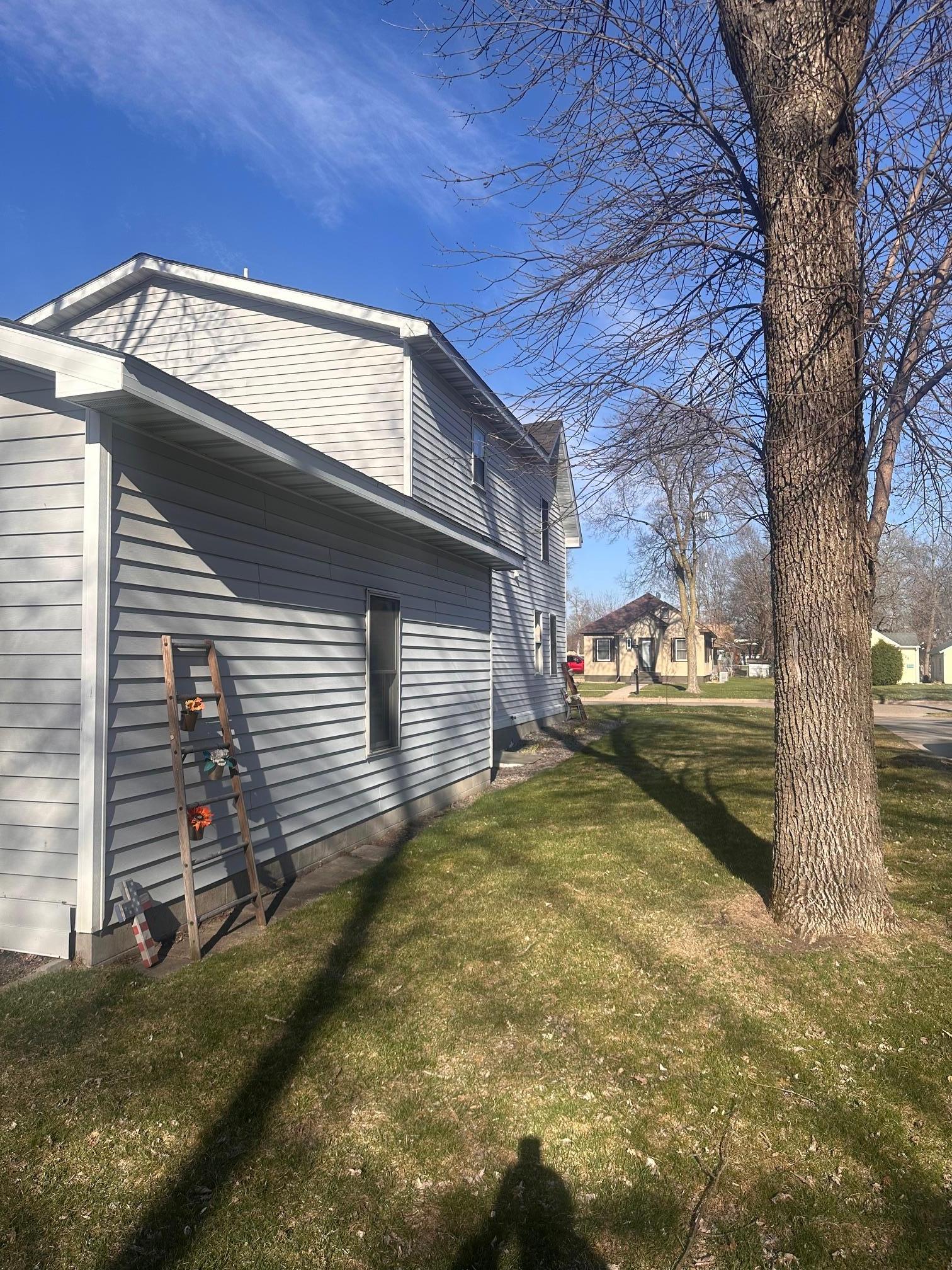 327 North Swift Avenue Litchfield, MN 55355 - Photo 3 of 17