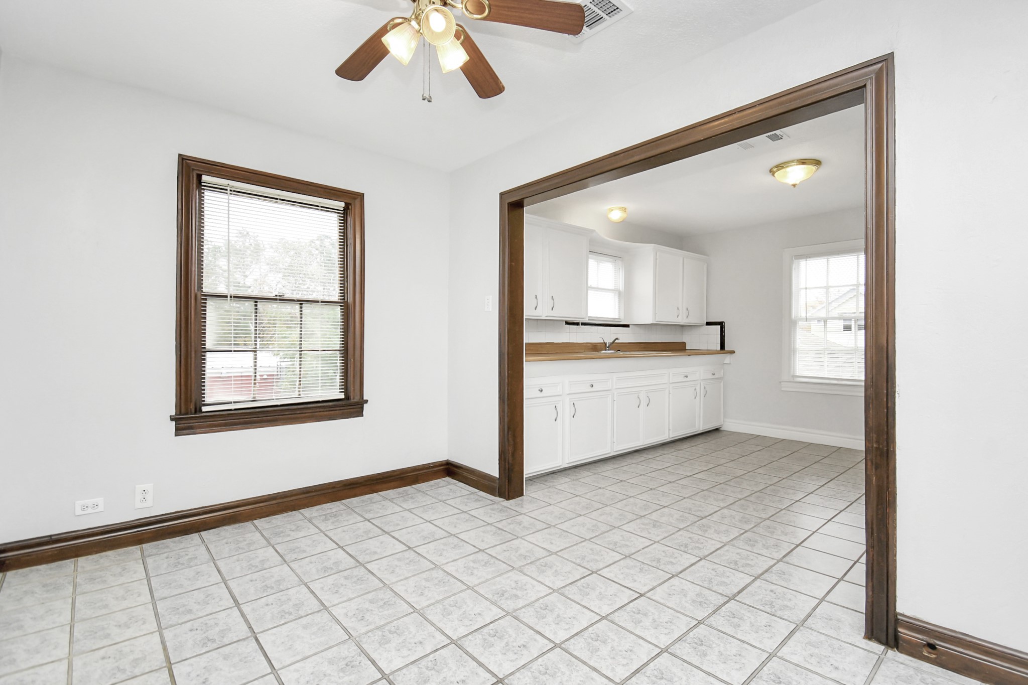 109 Amundsen Street Houston, TX 77009 - Photo 23 of 40