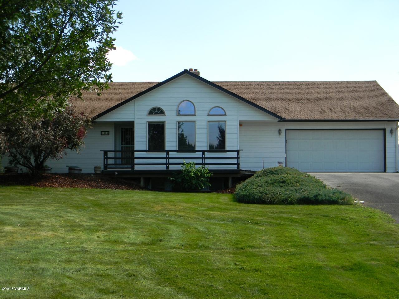 1805 Ekelman Road Yakima, WA 98901 - Photo 1 of 16 a front view of a house with yard and green space