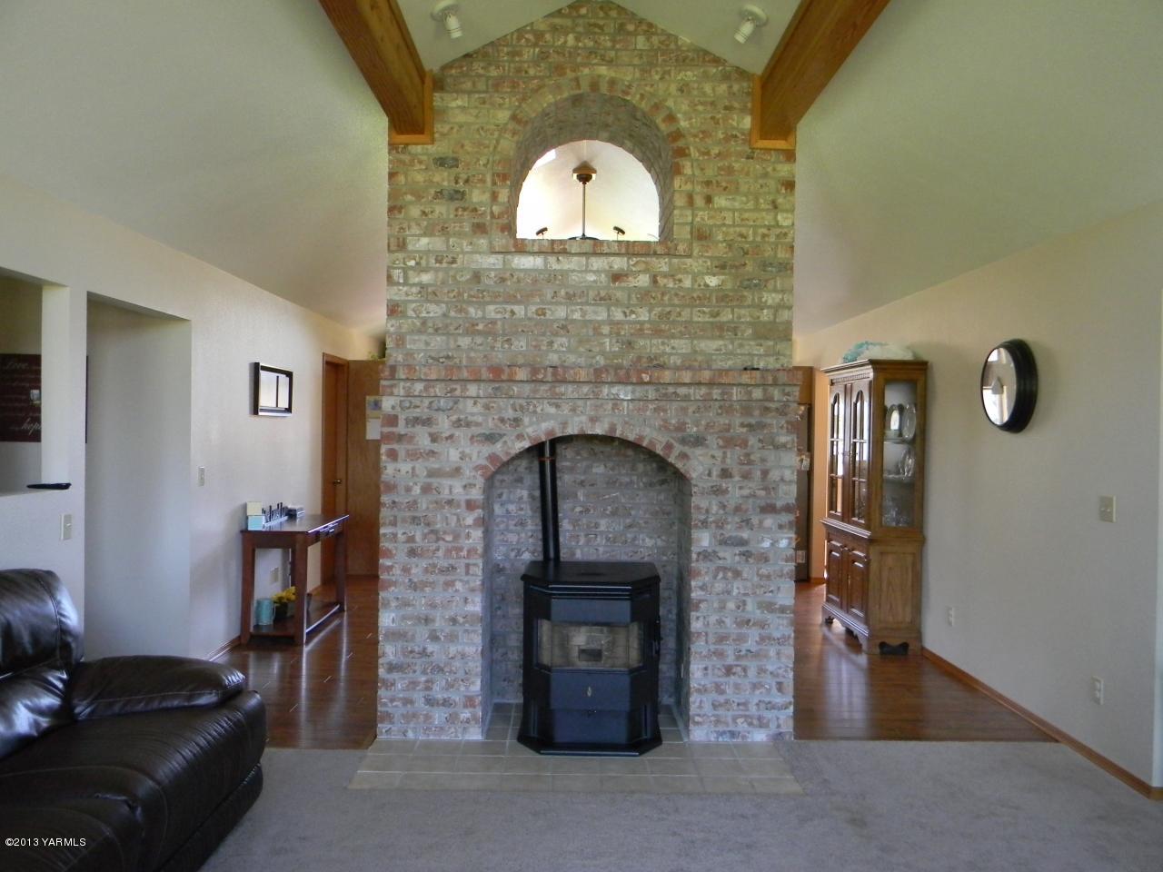 1805 Ekelman Road Yakima, WA 98901 - Photo 2 of 16 a living room with furniture and a fireplace