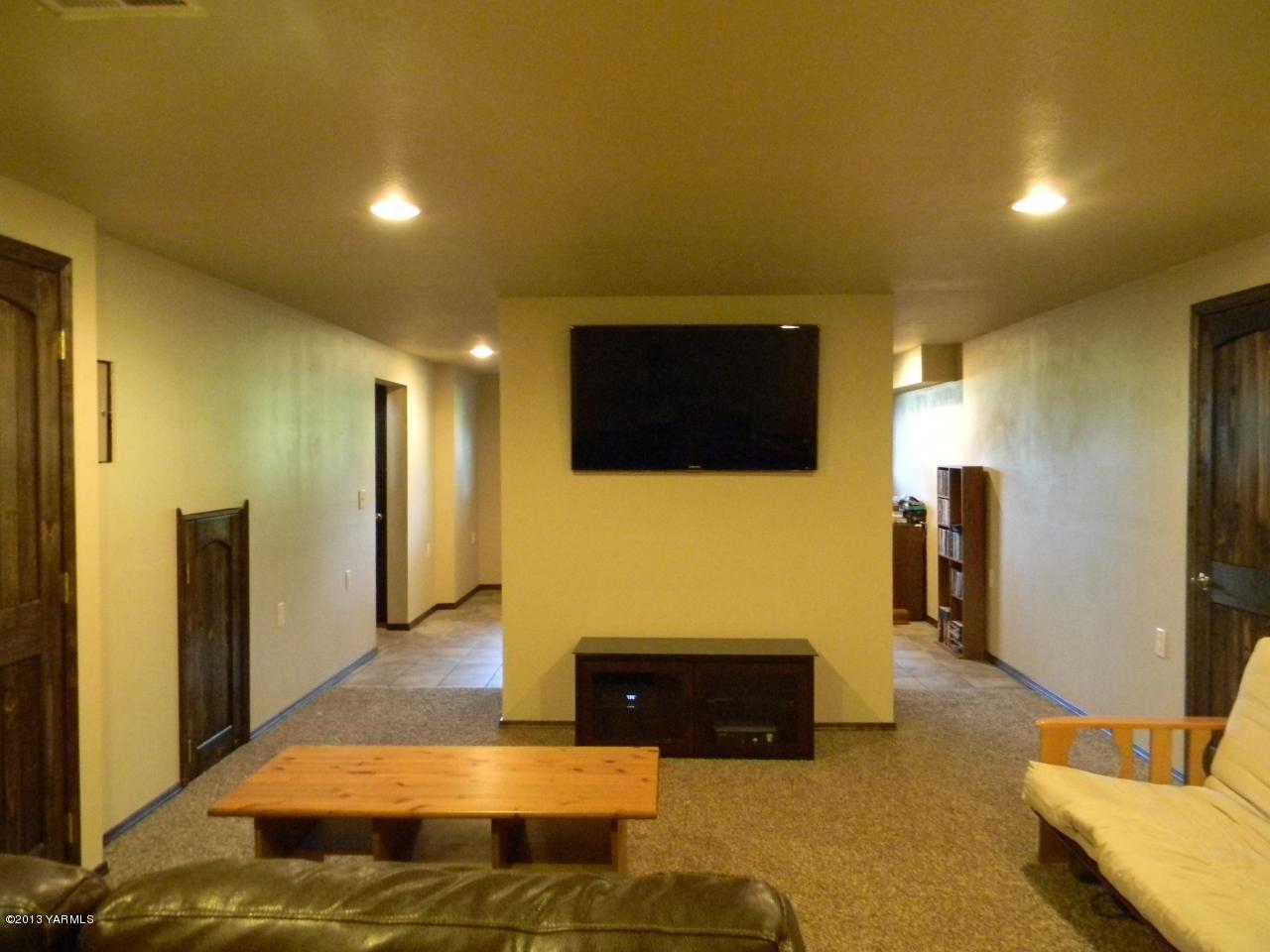 1805 Ekelman Road Yakima, WA 98901 - Photo 11 of 16 a living room with furniture and a flat screen tv