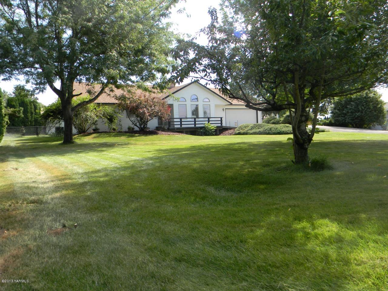 1805 Ekelman Road Yakima, WA 98901 - Photo 13 of 16 a house with huge green field in front of it