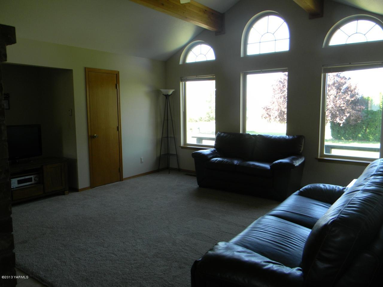 1805 Ekelman Road Yakima, WA 98901 - Photo 3 of 16 a living room with furniture and a flat screen tv