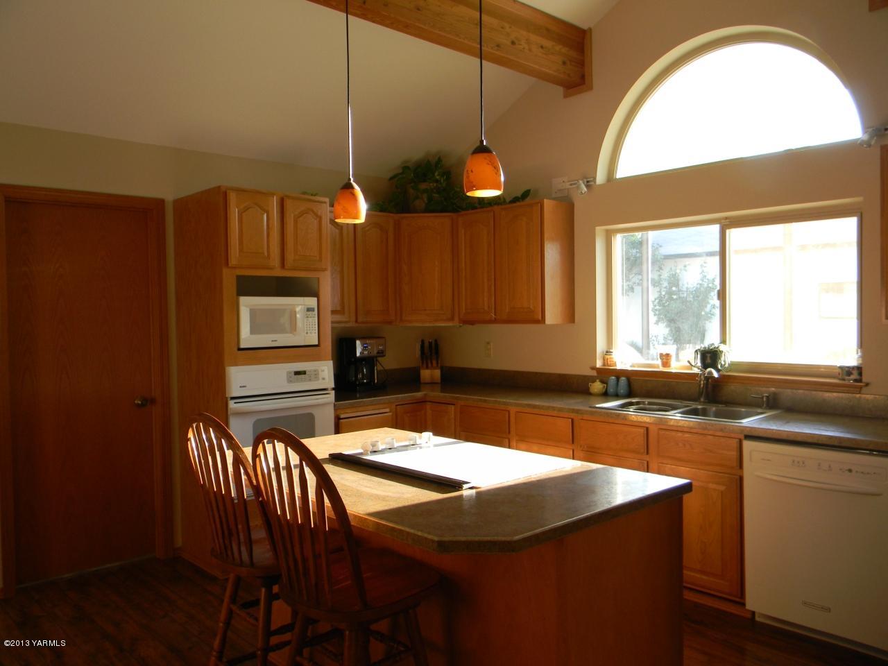 1805 Ekelman Road Yakima, WA 98901 - Photo 4 of 16 a kitchen with granite countertop a sink a counter space appliances and cabinets