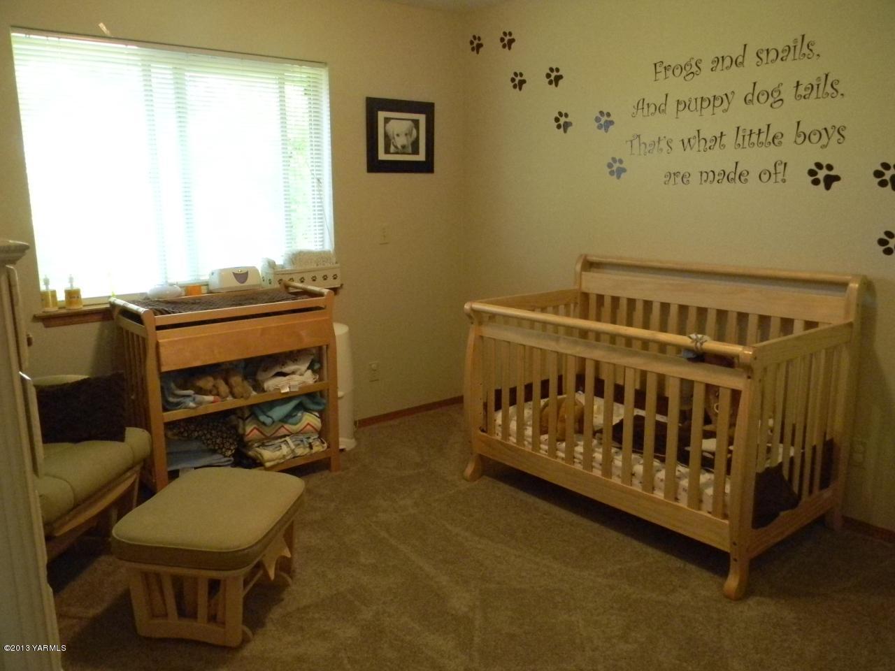 1805 Ekelman Road Yakima, WA 98901 - Photo 7 of 16 a bedroom with a bed and a chair