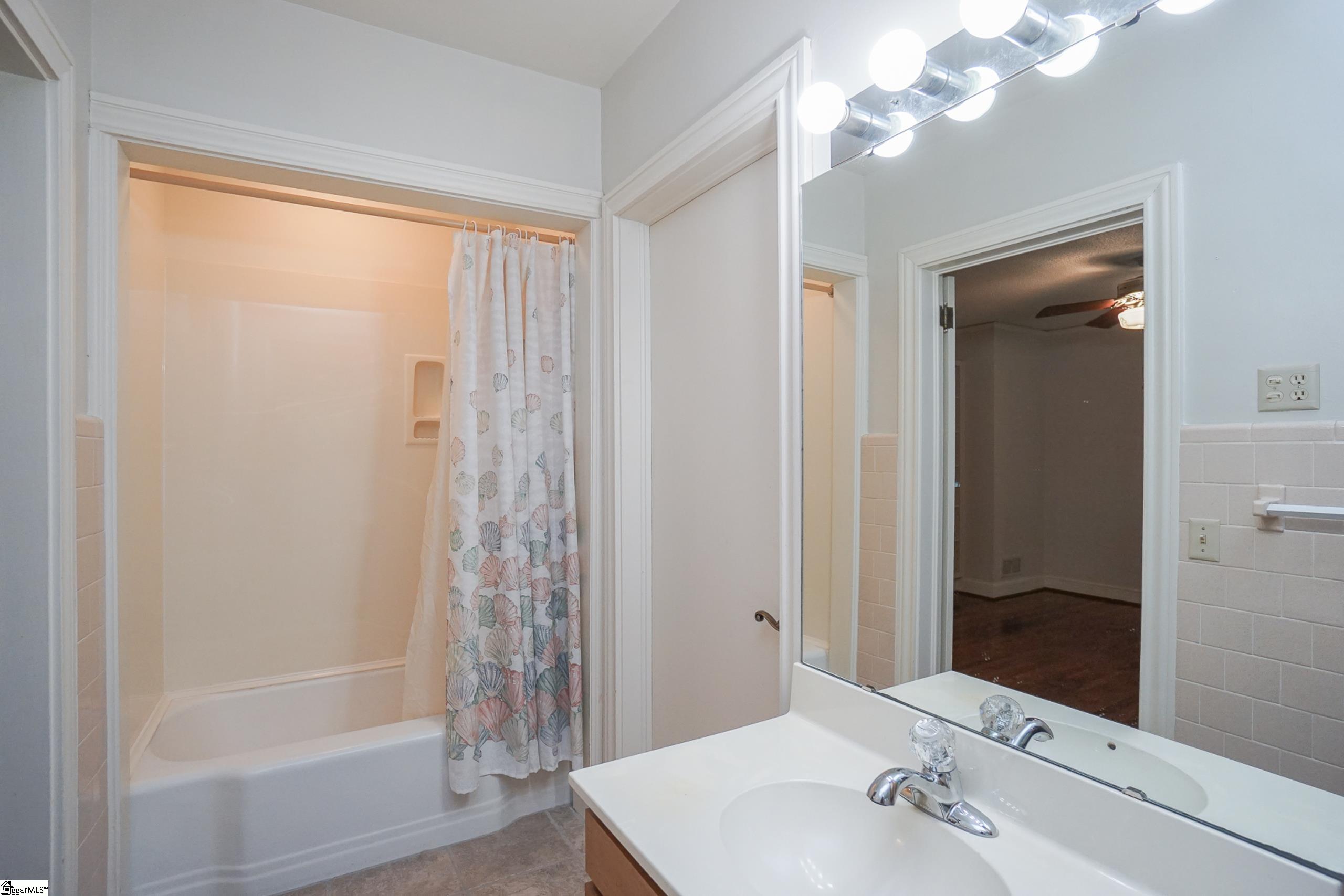26 State Rd S-23-608 Greenville, SC 29609 - Photo 20 of 35 Gallery Image 20