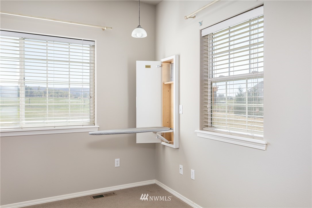 704 Firing Center Road Yakima, WA 98901 - Photo 18 of 29 an empty room with a window