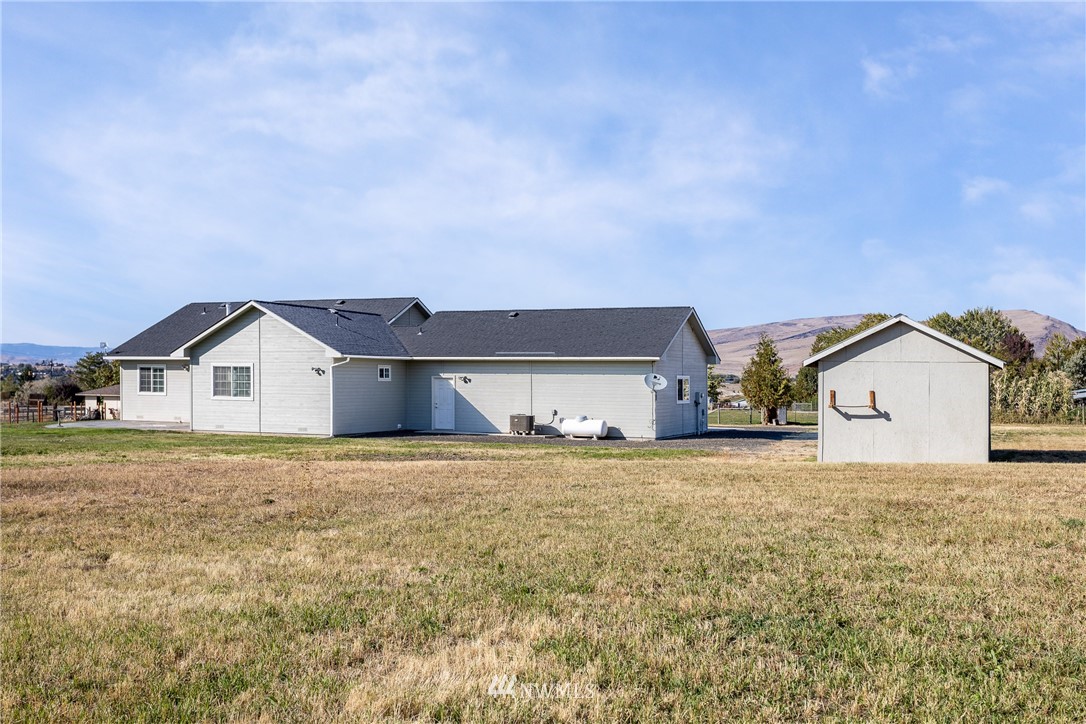 704 Firing Center Road Yakima, WA 98901 - Photo 26 of 29 front view of a house with a yard