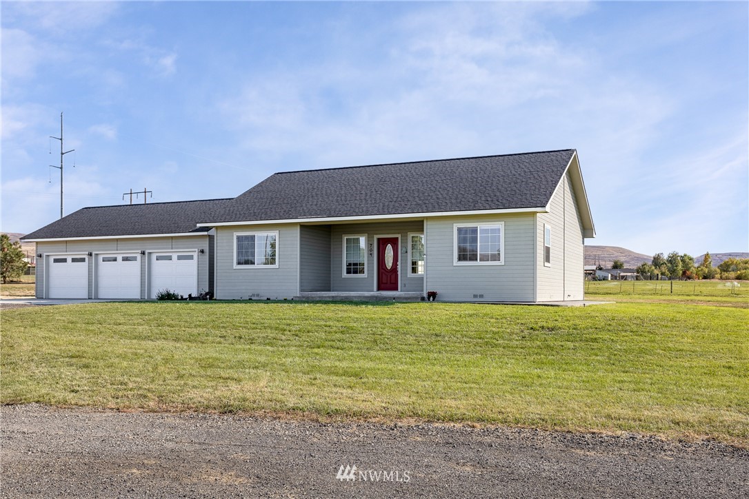 704 Firing Center Road Yakima, WA 98901 - Photo 5 of 29 a front view of a house with garden