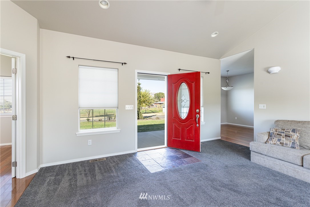 704 Firing Center Road Yakima, WA 98901 - Photo 7 of 29 a view of an empty room and window