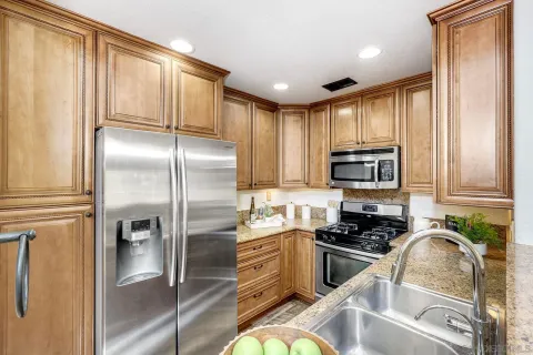 $800,000 | 11287 Provencal Place, San Diego, CA 92128