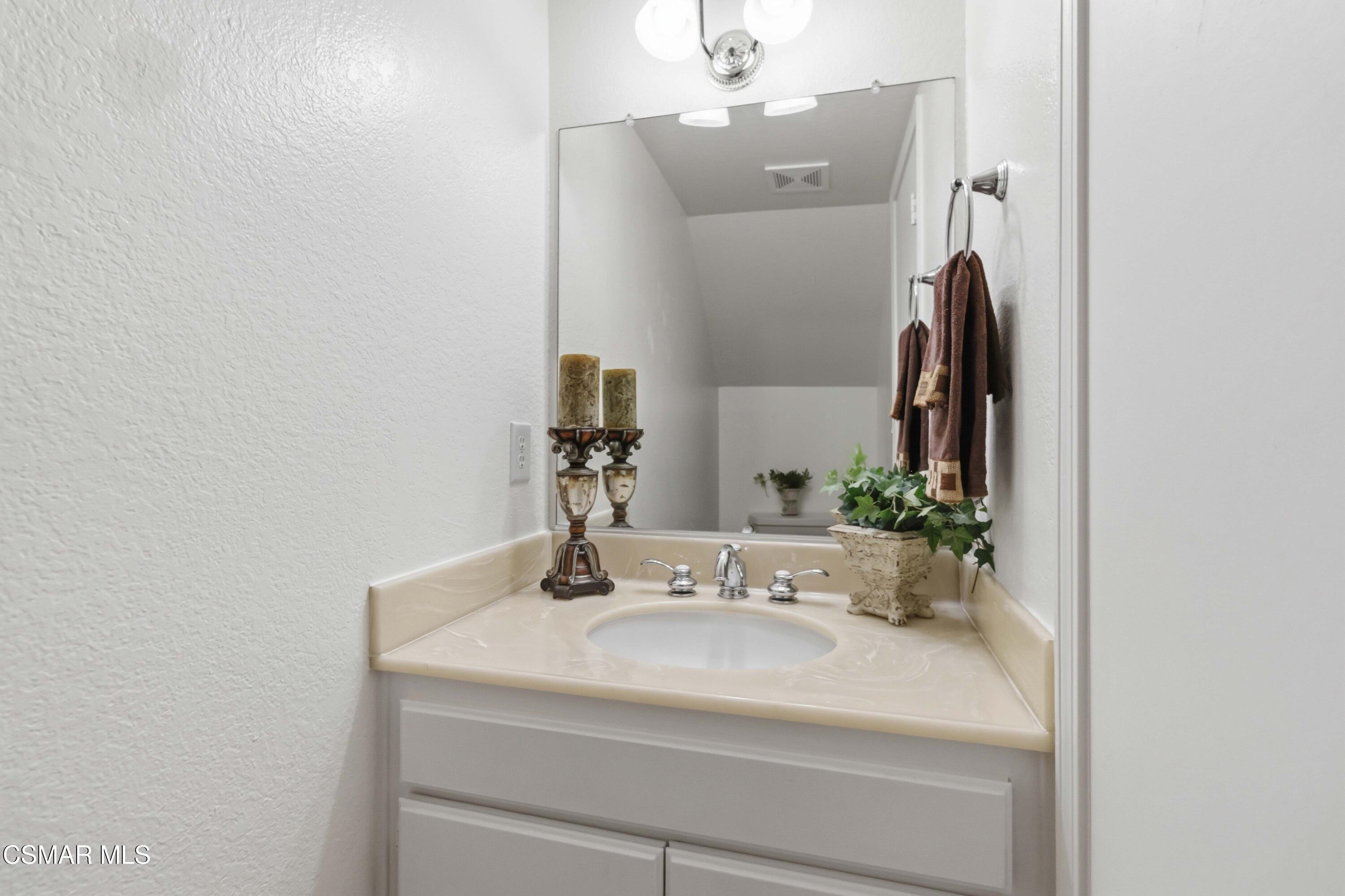 1962 Rory Lane, Unit 1 Simi Valley, CA 93063 - Photo 14 of 42 018