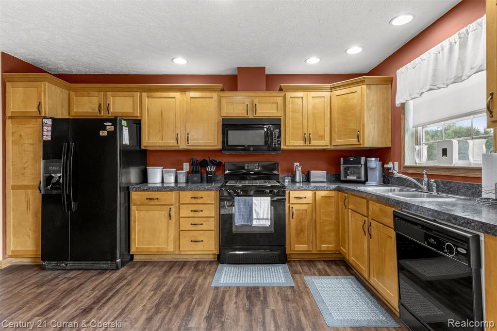 58539 Dolly Road South Lyon, MI 48178 - Photo 16 of 44 Gallery Image 16