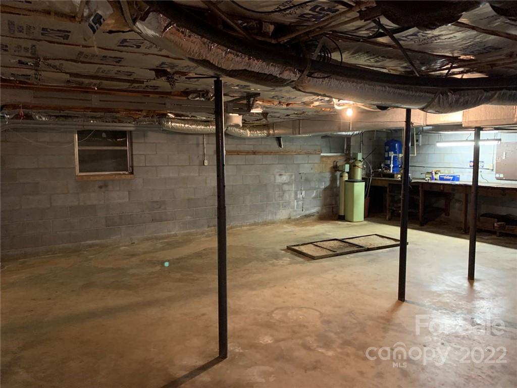 3170 Spring Garden Road, Unit 112 Claremont, NC 28610 - Photo 32 of 36 a walk in closet room