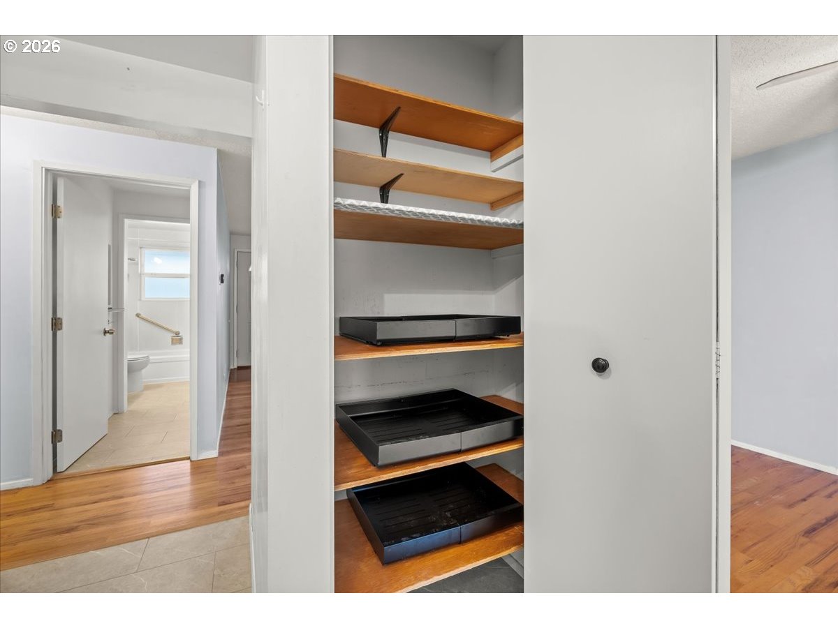 1386 Umpqua Road Woodburn, OR 97071 - Photo 14 of 32 a view of kitchen and wooden floor