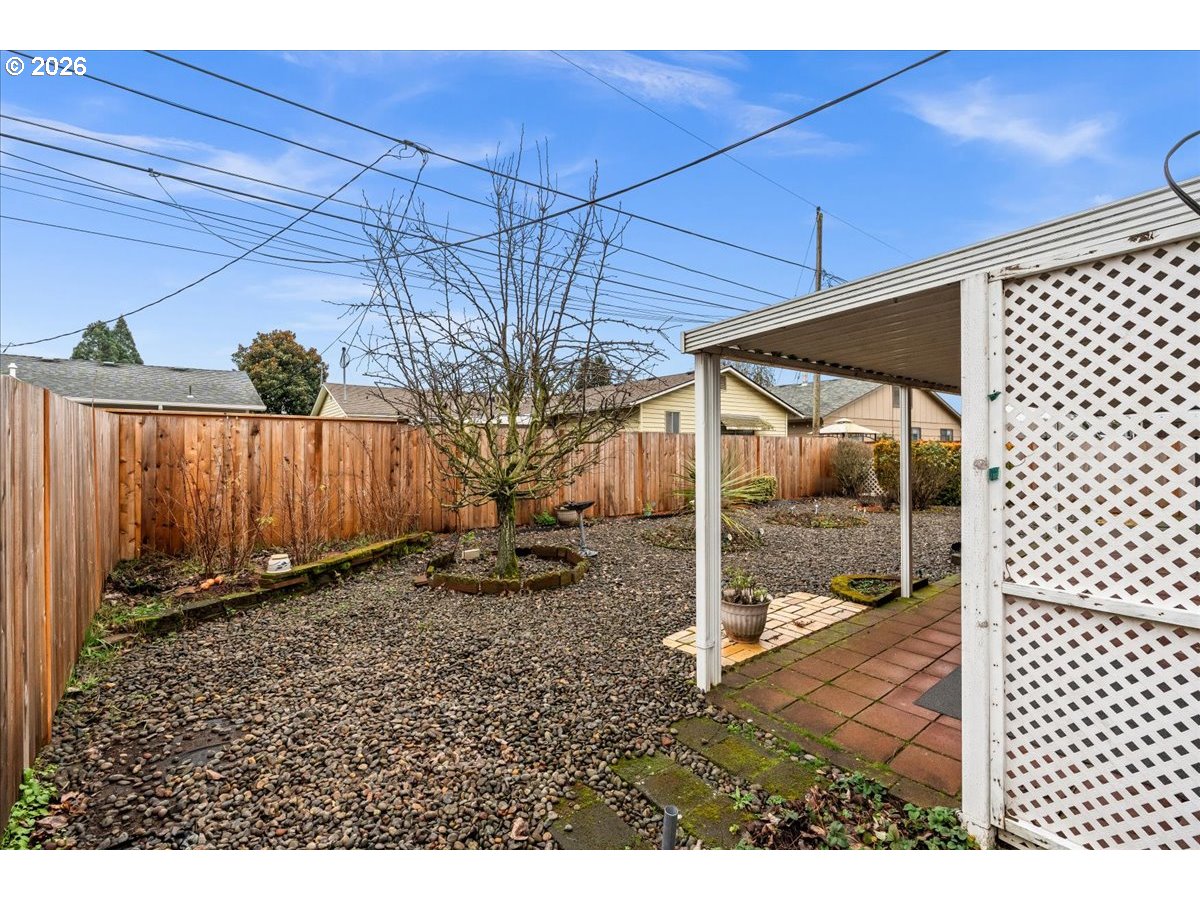 1386 Umpqua Road Woodburn, OR 97071 - Photo 26 of 32 a view of a backyard