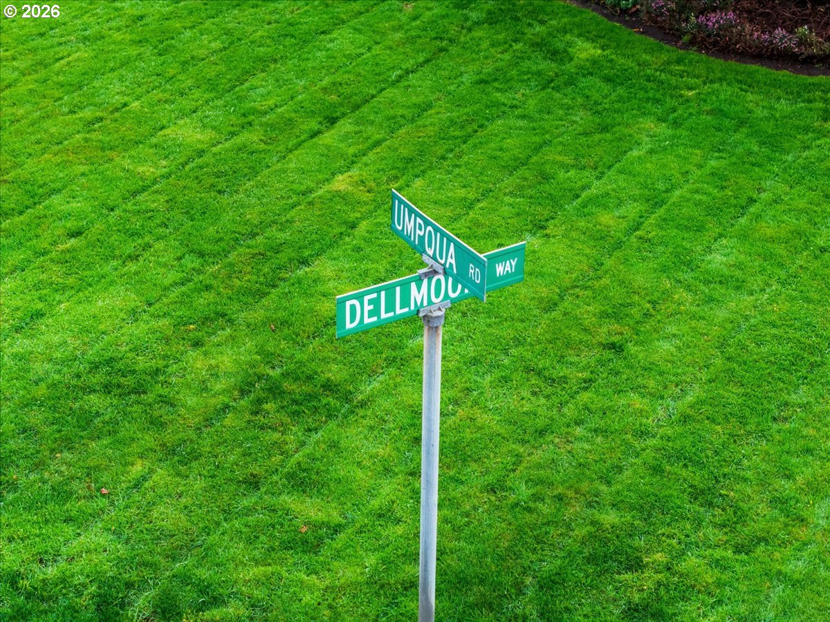 1386 Umpqua Road Woodburn, OR 97071 - Photo 32 of 32 a street sign sitting in the grass