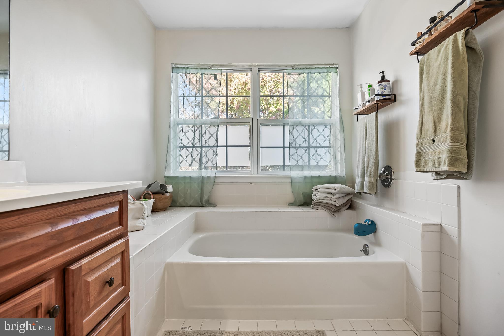 72 Pondview Lane Sicklerville, NJ 08081 - Photo 21 of 34 a bath tub sitting next to a window