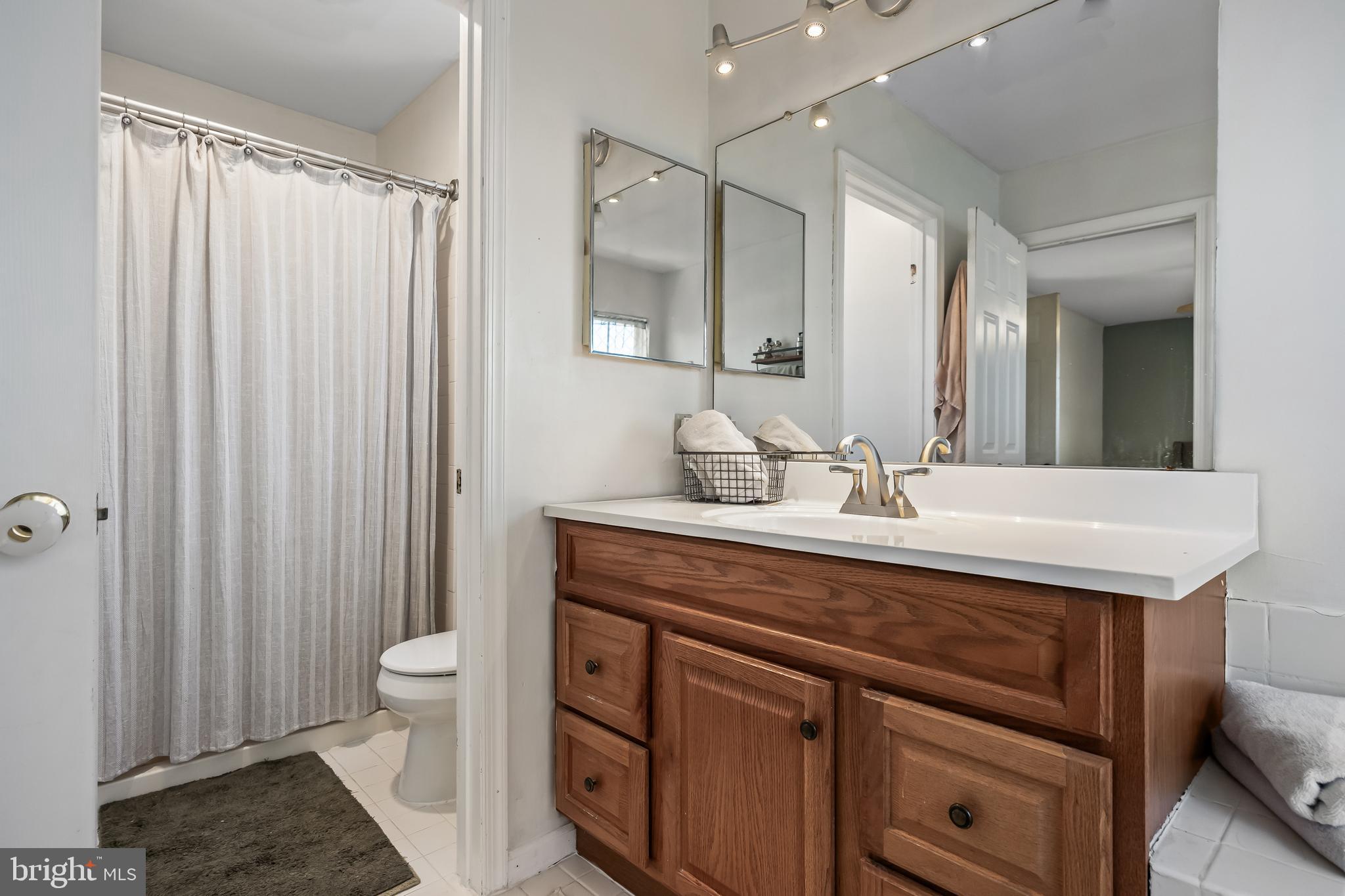 72 Pondview Lane Sicklerville, NJ 08081 - Photo 22 of 34 a bathroom with a toilet a sink and mirror