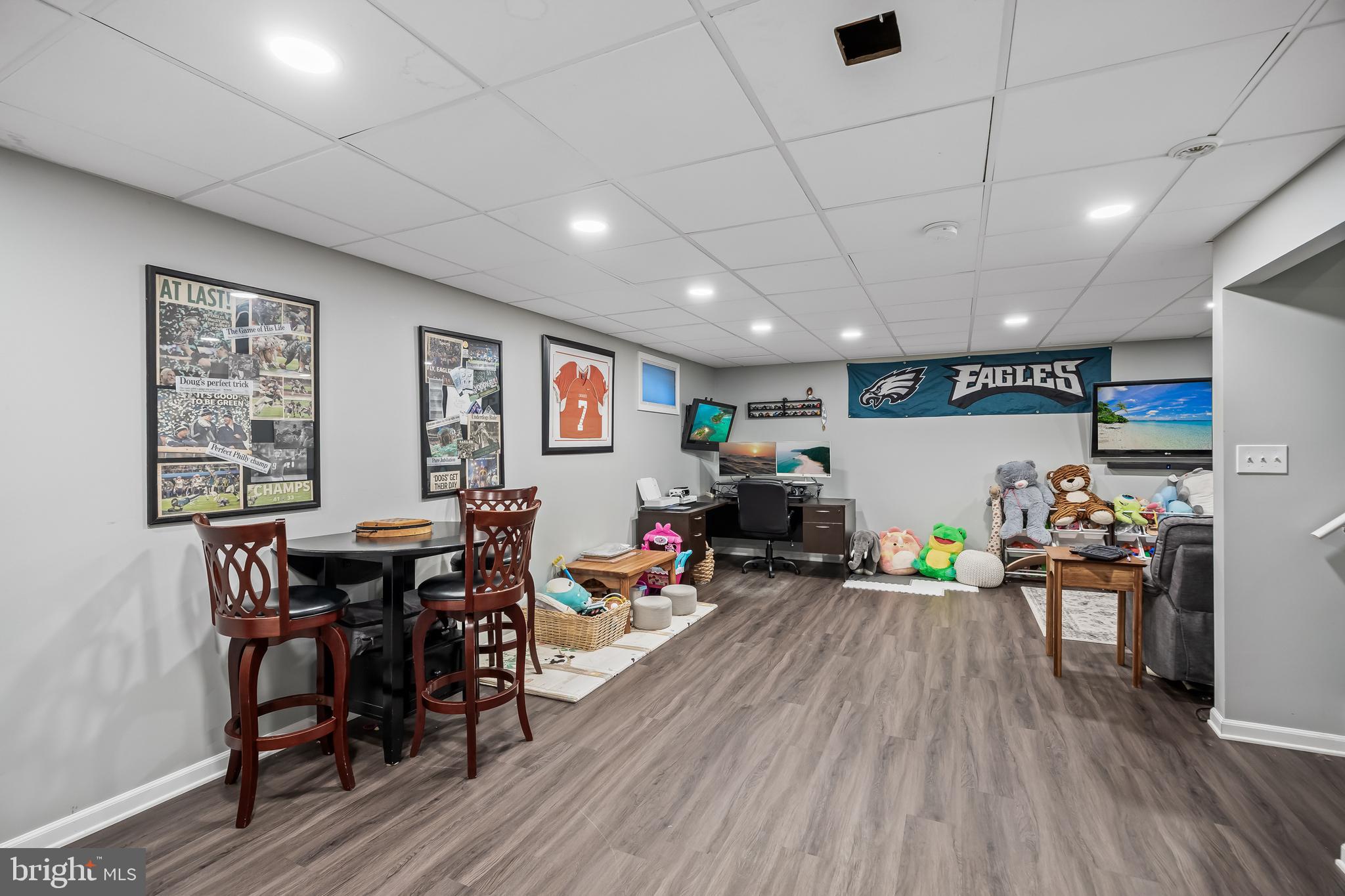 72 Pondview Lane Sicklerville, NJ 08081 - Photo 26 of 34 a view of a dining room with furniture and wooden floor