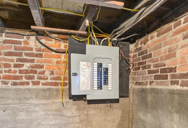 $99,900 | 35 Elmwood Avenue, Waterville, ME 04901