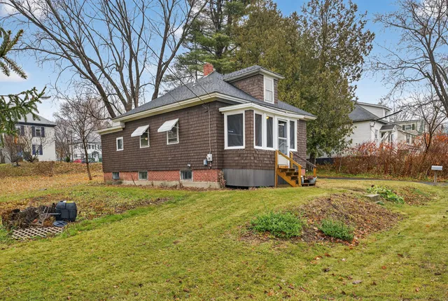 $99,900 | 35 Elmwood Avenue, Waterville, ME 04901