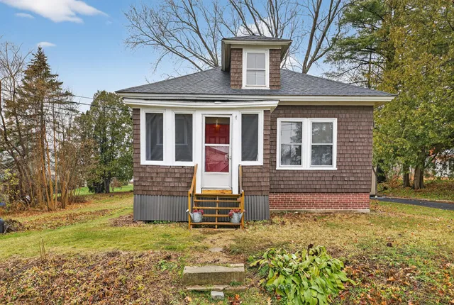 $99,900 | 35 Elmwood Avenue, Waterville, ME 04901