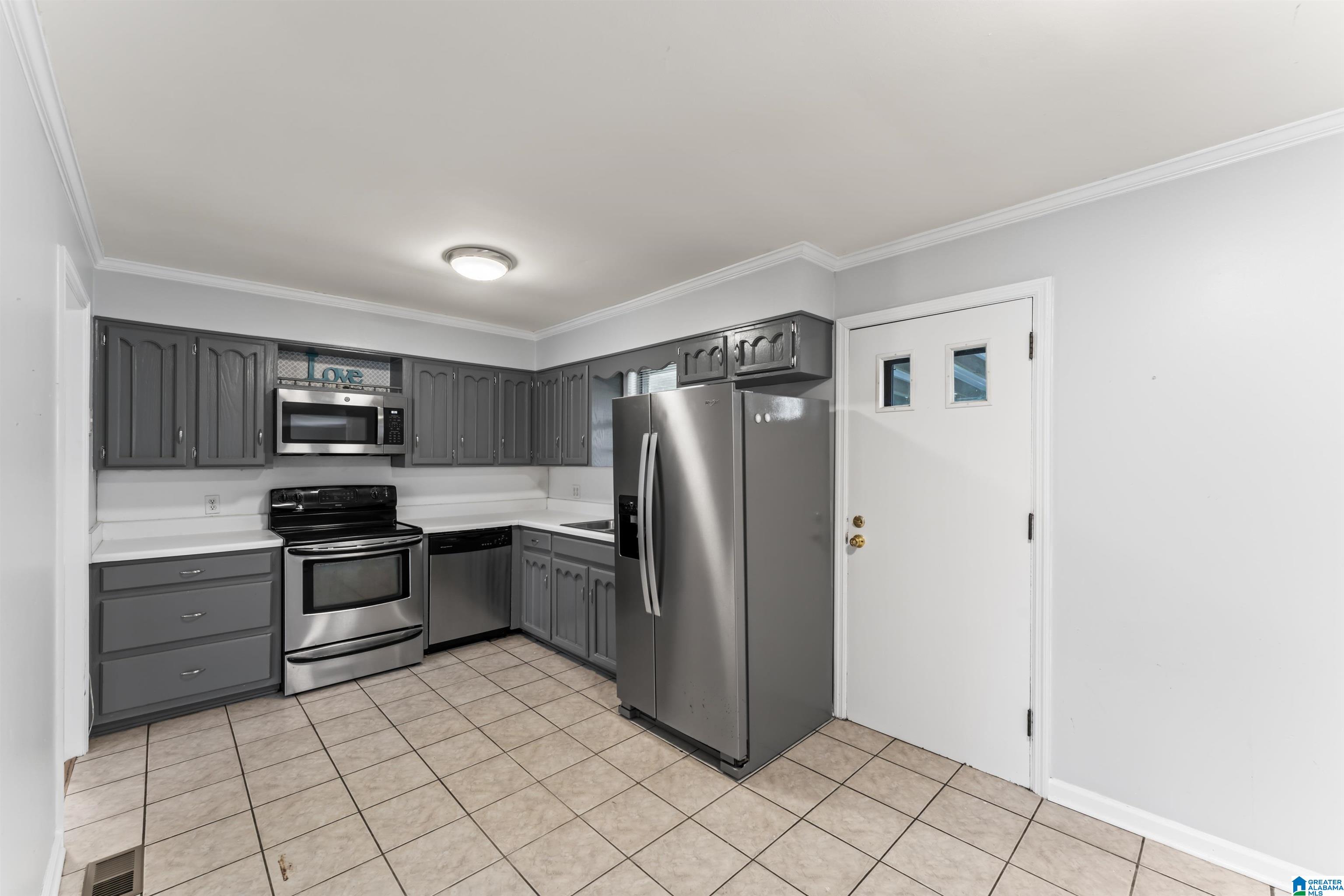 515 Gay Road Bessemer, AL 35023 - Photo 5 of 28