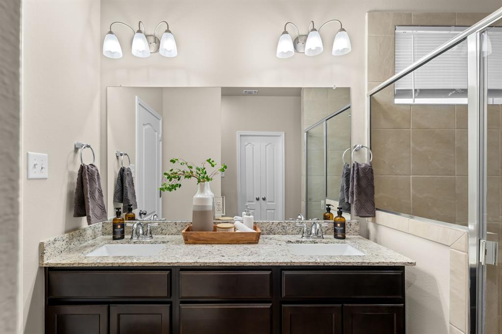 11233 Solar Street Lorena, TX 76655 - Photo 18 of 33 secondary bathroom