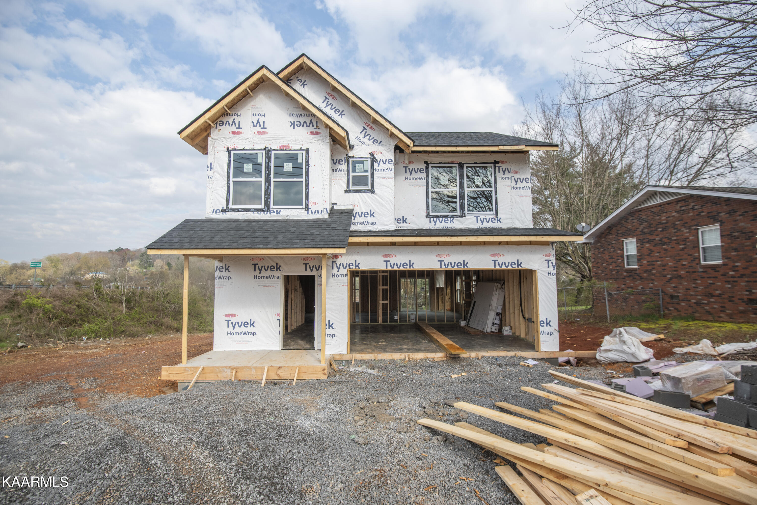 905 West Emory Road Powell, TN 37849 - Photo 1 of 11 905 8